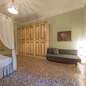 Lungarno Buozzi 7 , Pisa Italia